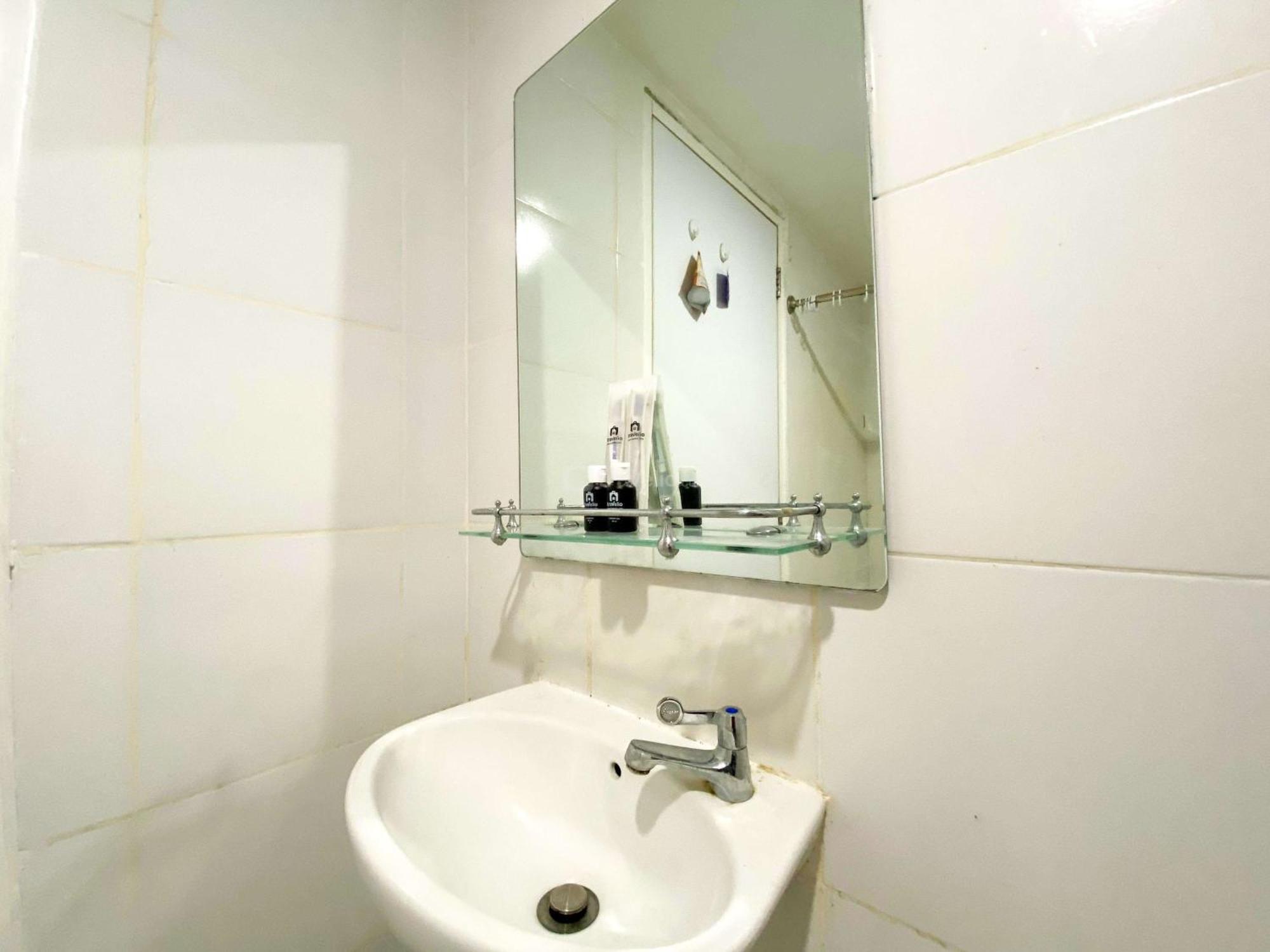 Cozy And Minimalist Paltrow By Travelio * Semarang
